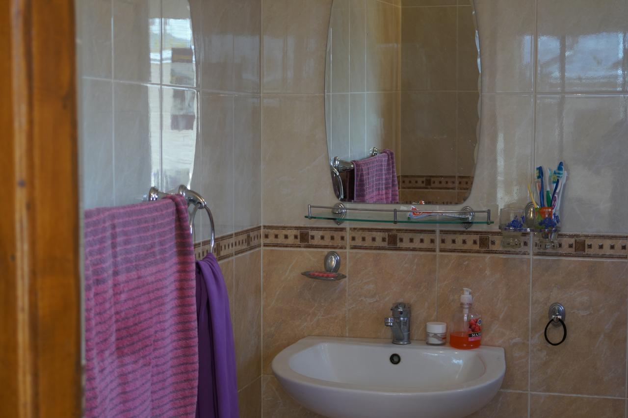 Guest House Guljan Bokonbayevo Luaran gambar